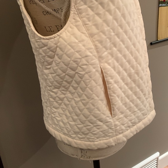 Cutter and buck golf vest. - Picture 2 of 4